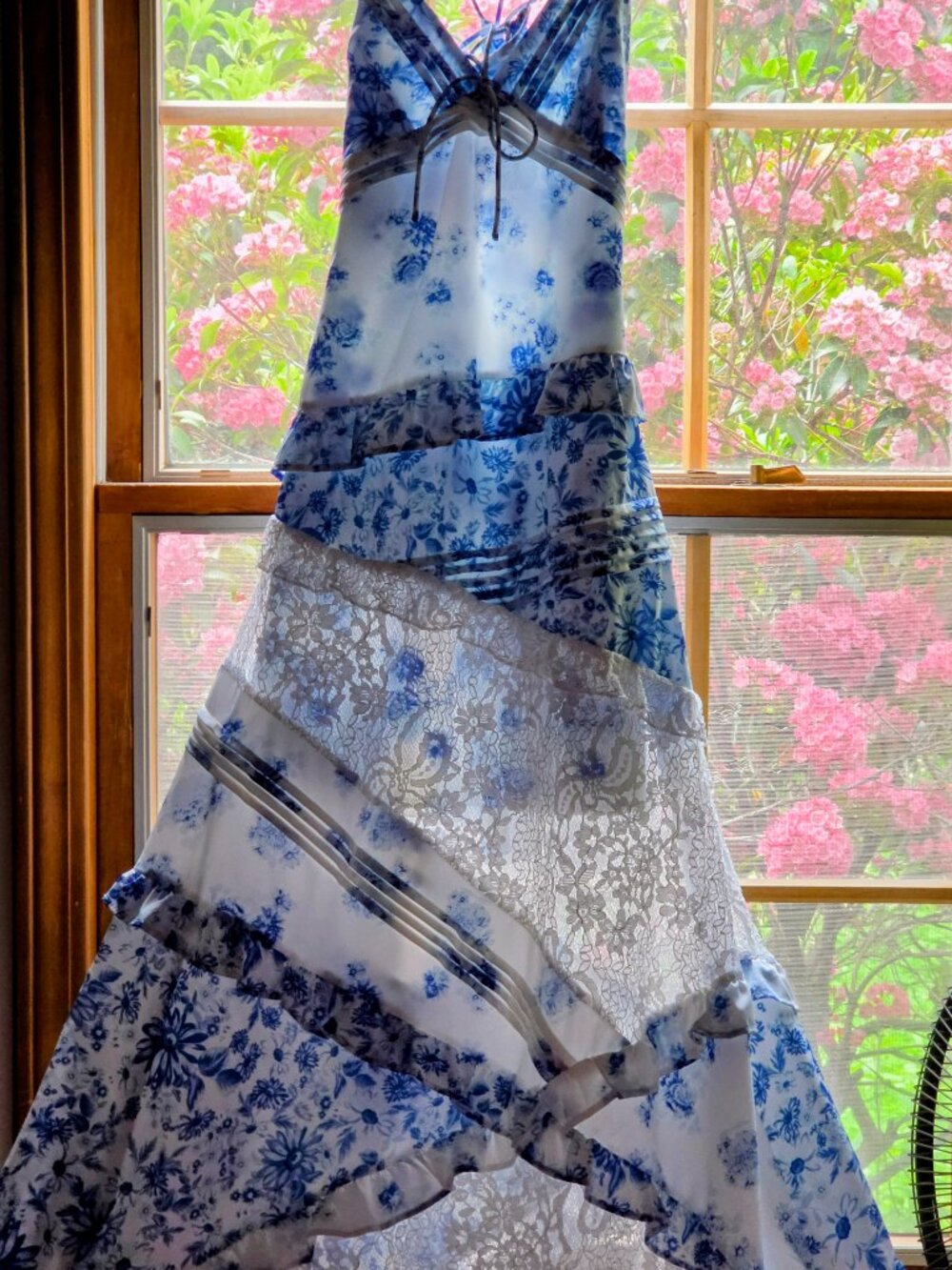 EXQUISITE SUPER SOFT..LACY FLORAL BLUE  FLOWY MAGICK  RUFFLE DRESS MAXI SIZE S